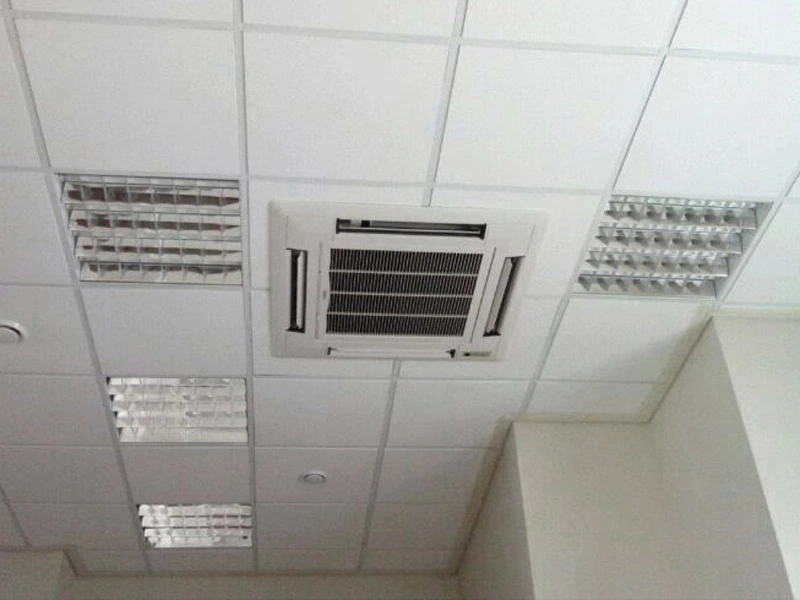 Кассетный кондиционер в подвесном потолке